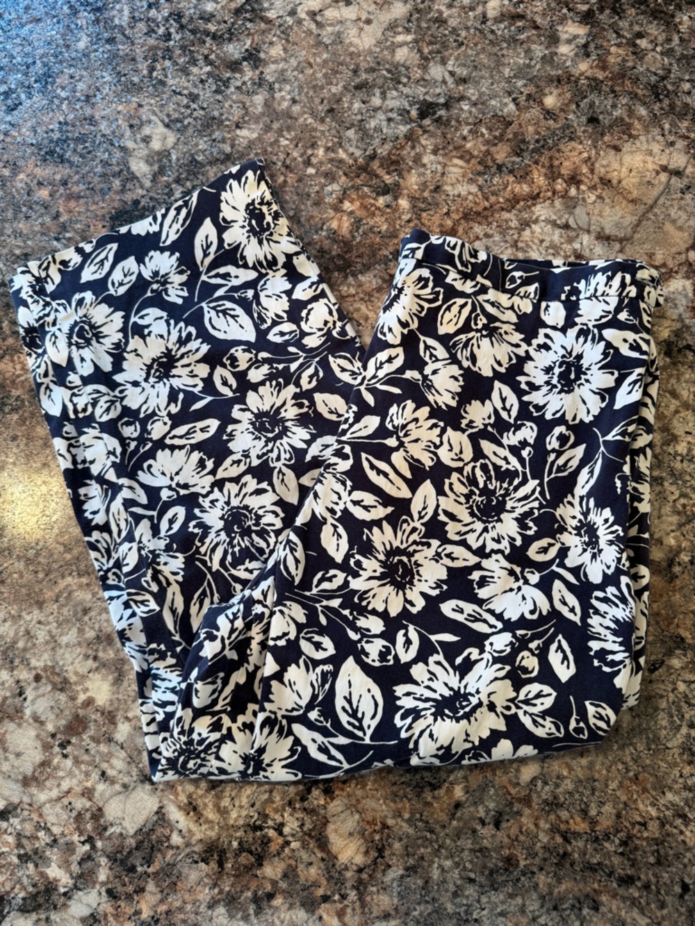 Lauren Ralph Lauren Navy and White Floral Wide-Leg Capris - Picture 2 of 5